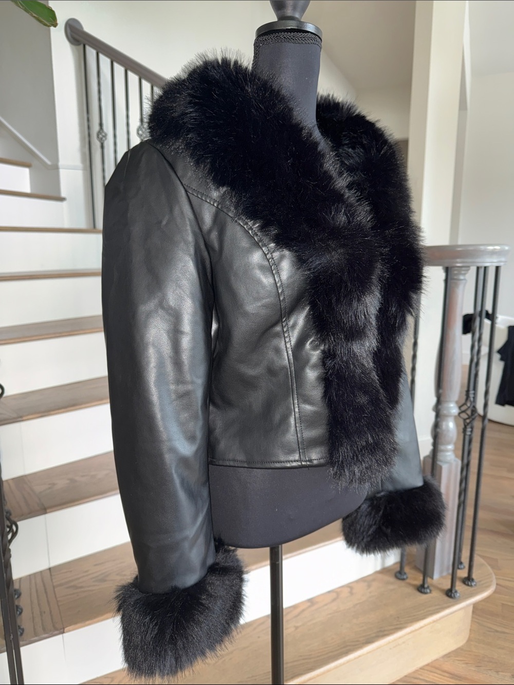 NWOT Azalea Wang Black Faux Fur Trim Leather Cropped Jacket (Medium) - Picture 3 of 7